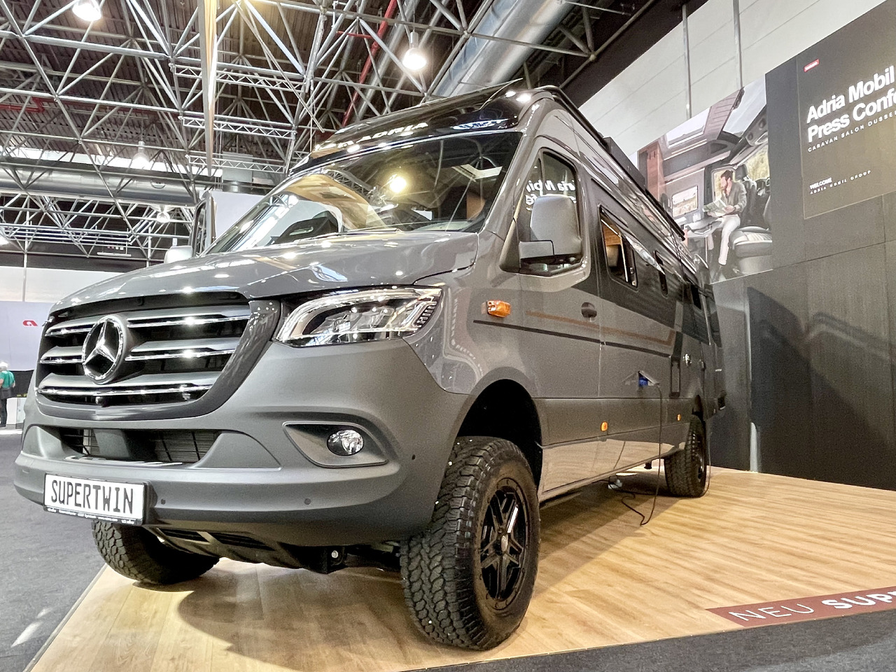ADRIA Super Twin 700 SGX - Кемпер ван: снимка 1 ADRIA Super Twin 700 SGX - Кемпер ван: снимка 1