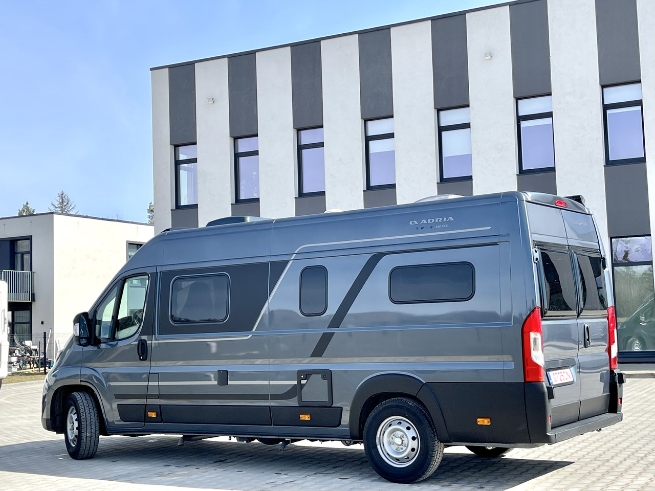 ADRIA TWIN 640 SGX - Кемпер ван: снимка 3 ADRIA TWIN 640 SGX - Кемпер ван: снимка 3