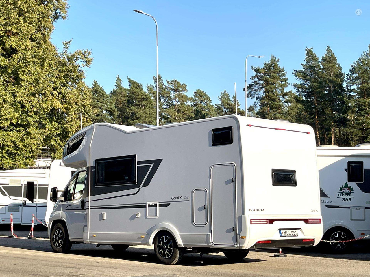Adria Coral XL 650DK - Алковен кемпер: снимка 3 Adria Coral XL 650DK - Алковен кемпер: снимка 3