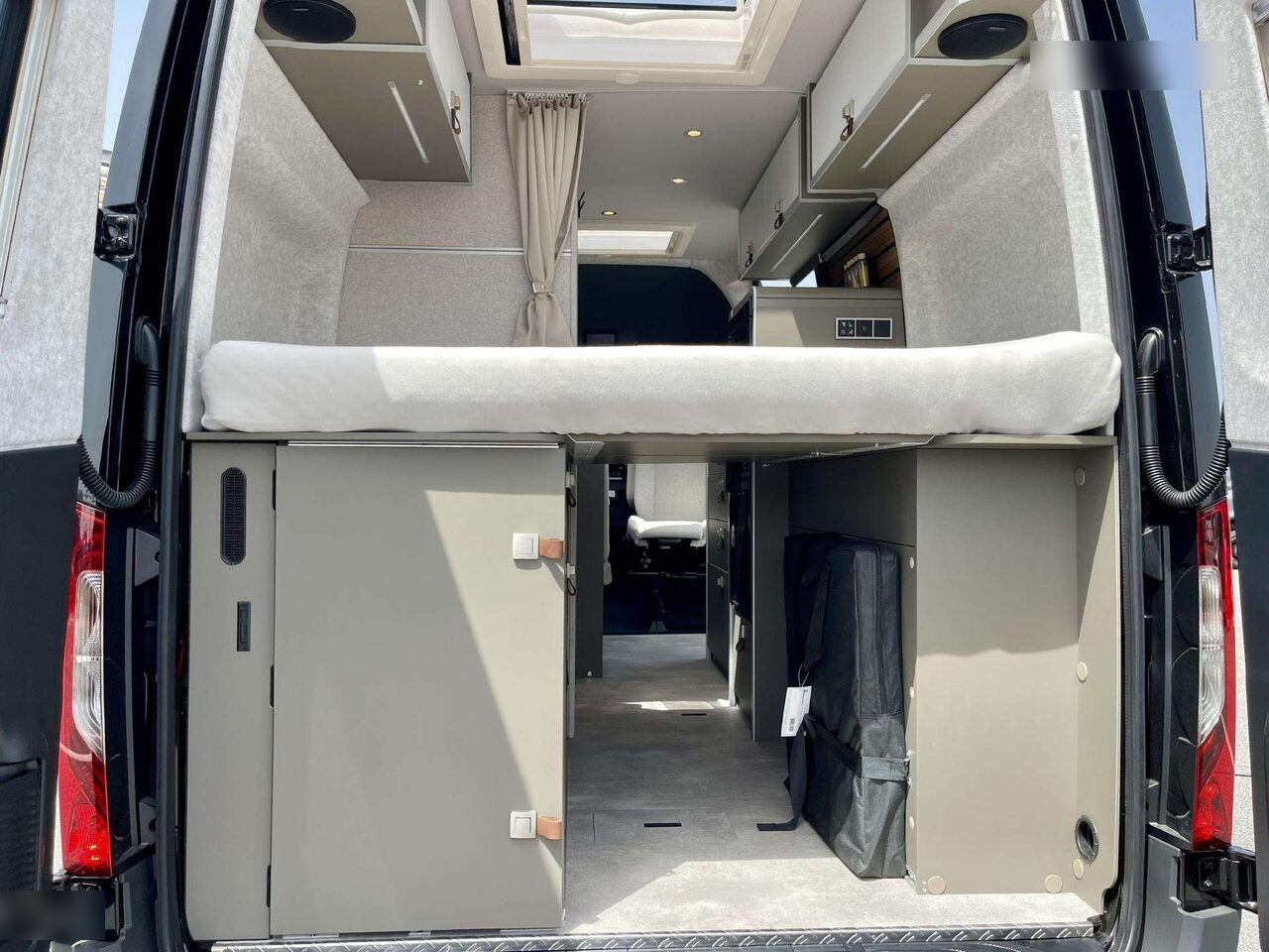 Hymer Grand Canyon S 4x4 - Кемпер ван: снимка 4 Hymer Grand Canyon S 4x4 - Кемпер ван: снимка 4