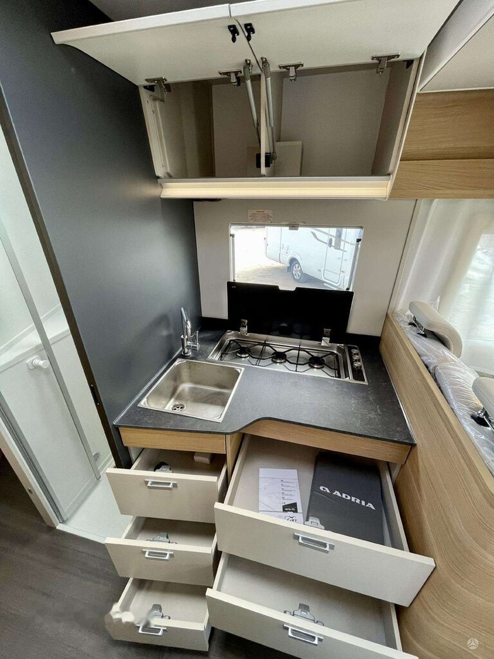 Нови Кемпер Adria Matrix 670SL: снимка 6
