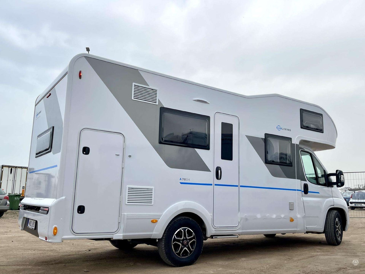SUN LIVING A70DK - Алковен кемпер: снимка 4 SUN LIVING A70DK - Алковен кемпер: снимка 4