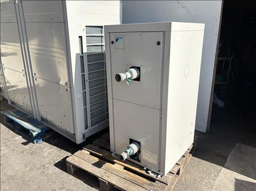 Daikin EWAQ040BAWHBH Water chiller - Машина за ХВП: снимка 4 Daikin EWAQ040BAWHBH Water chiller - Машина за ХВП: снимка 4