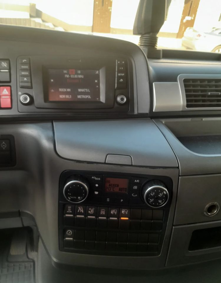 Камион с брезент MAN TGL 12.250 NAUKA JAZDY / ELKA / L / MANUAL 8 /: снимка 7