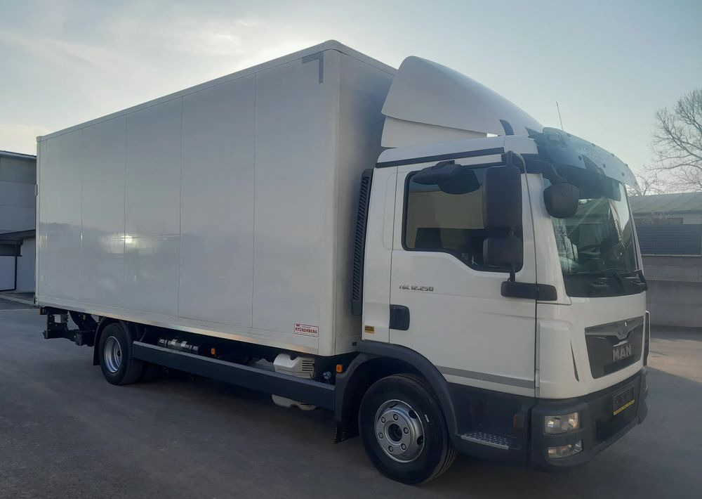 MAN TGL 12.250 NAUKA JAZDY / ELKA / L / MANUAL 8 / - Камион с брезент: снимка 1 MAN TGL 12.250 NAUKA JAZDY / ELKA / L / MANUAL 8 / - Камион с брезент: снимка 1