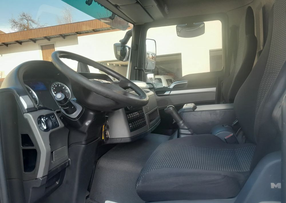 MAN TGL 12.250 NAUKA JAZDY / ELKA / L / MANUAL 8 / - Камион с брезент: снимка 4 MAN TGL 12.250 NAUKA JAZDY / ELKA / L / MANUAL 8 / - Камион с брезент: снимка 4