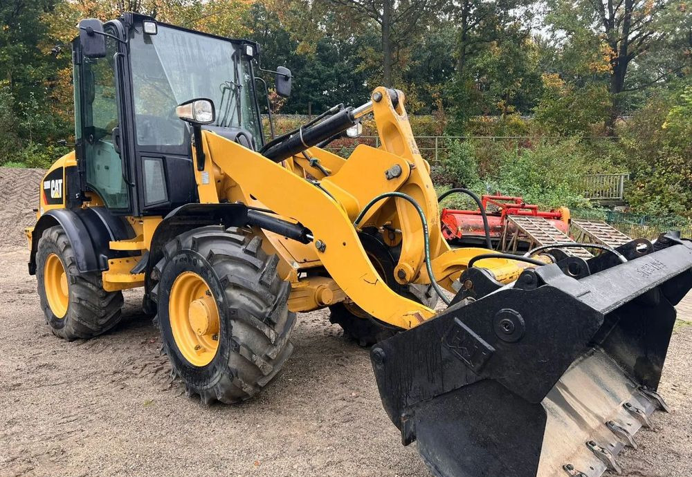 Caterpillar CAT 908M / SPROWADZONA / ŁYŻKA SZCZĘKA + WIDŁY / / 2017R / W ORGINALE / Z NIEMIEC / 1 WŁAŚCICIEL/ - Колесен товарач: снимка 2 Caterpillar CAT 908M / SPROWADZONA / ŁYŻKA SZCZĘKA + WIDŁY / / 2017R / W ORGINALE / Z NIEMIEC / 1 WŁAŚCICIEL/ - Колесен товарач: снимка 2