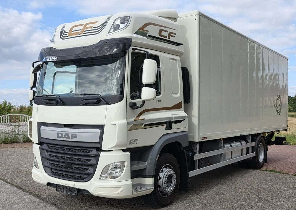 DAF CF 330 / 10.2017 / KONTENER MEBLOWY / IZOTERMA / WINDA / 18 PALET / E6 / NISKI PRZEBIEG / Z NIEMIEC / JAK NOWY / DUŻY SILNIK 10 837cm3// - Камион фургон: снимка 2 DAF CF 330 / 10.2017 / KONTENER MEBLOWY / IZOTERMA / WINDA / 18 PALET / E6 / NISKI PRZEBIEG / Z NIEMIEC / JAK NOWY / DUŻY SILNIK 10 837cm3// - Камион фургон: снимка 2