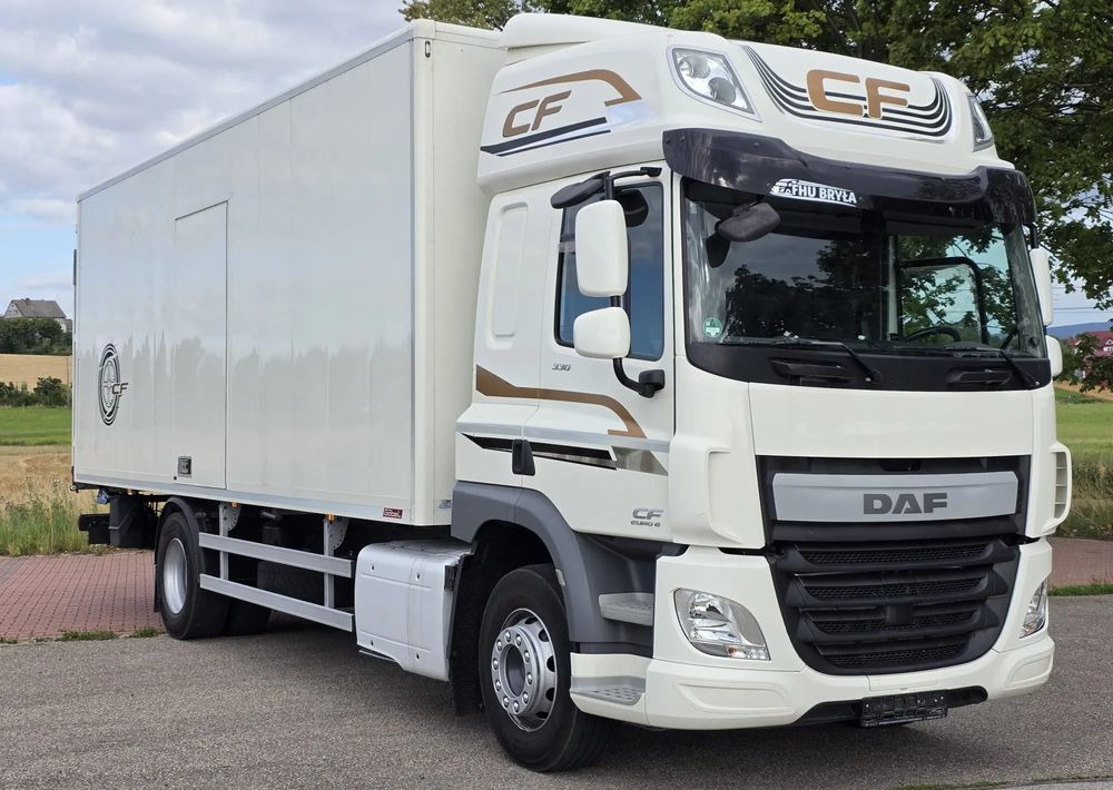 DAF CF 330 / 10.2017 / KONTENER MEBLOWY / IZOTERMA / WINDA / 18 PALET / E6 / NISKI PRZEBIEG / Z NIEMIEC / JAK NOWY / DUŻY SILNIK 10 837cm3// - Камион фургон: снимка 1 DAF CF 330 / 10.2017 / KONTENER MEBLOWY / IZOTERMA / WINDA / 18 PALET / E6 / NISKI PRZEBIEG / Z NIEMIEC / JAK NOWY / DUŻY SILNIK 10 837cm3// - Камион фургон: снимка 1