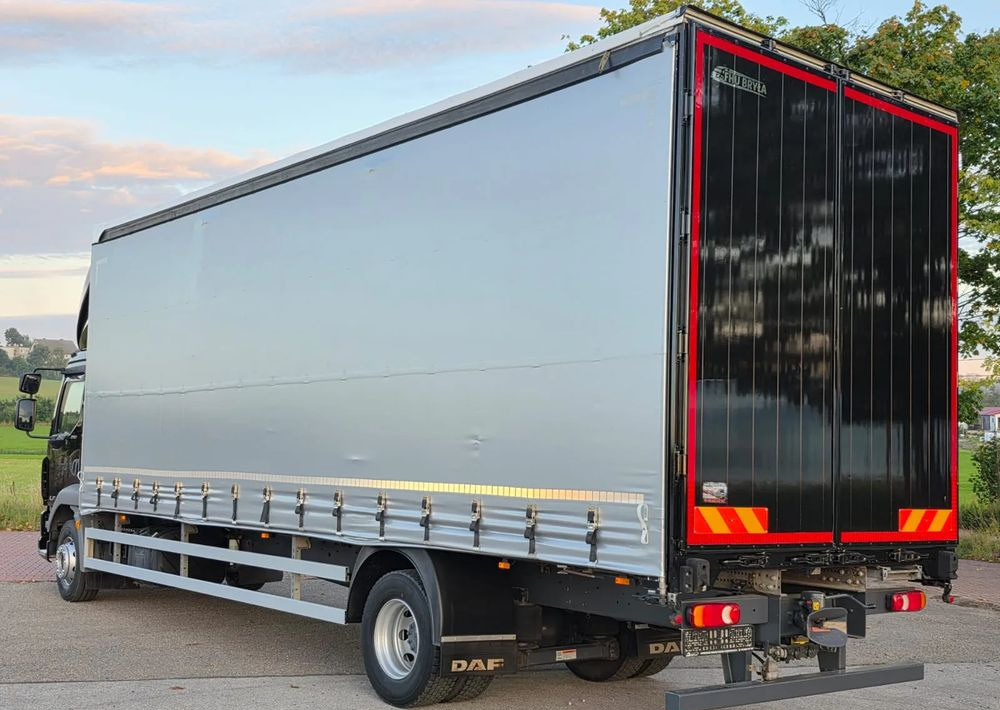 DAF LF 290 / WINDA / 16TON DMC / FIRANKA / SYPIALKA / AUTOMAT / JEDEN WŁAŚCICIE / EURO 6 / 2019 / SPROWADZONY / 20PALET / NISKI PRZEBIEG / DUŻA ŁADOWNOŚĆ / JAK NOWY - Камион с брезент: снимка 4 DAF LF 290 / WINDA / 16TON DMC / FIRANKA / SYPIALKA / AUTOMAT / JEDEN WŁAŚCICIE / EURO 6 / 2019 / SPROWADZONY / 20PALET / NISKI PRZEBIEG / DUŻA ŁADOWNOŚĆ / JAK NOWY - Камион с брезент: снимка 4