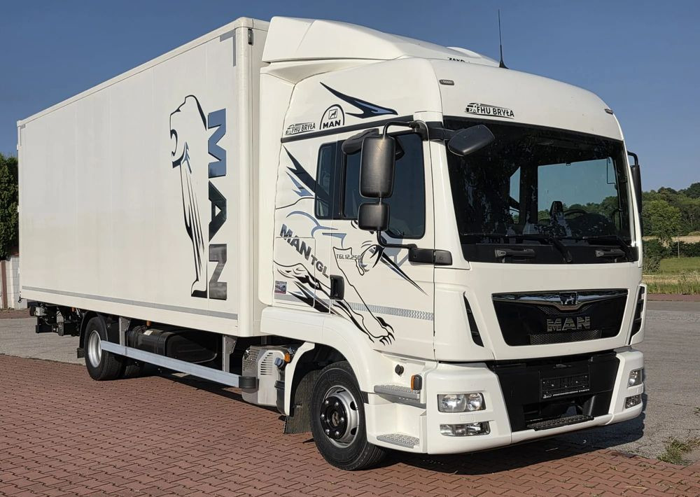 MAN TGL 12.250 / KONTENER / IZOTERMA / WINDA / 2019R / EURO 6 / PEŁEN SERWIS / 6 TON ŁADOWNOŚĆ / SPROWADZONY / ZADBANY / JAK NOWY / KSIĄŻKA SERWISOWA / E6 / 17 PALET - Камион фургон: снимка 2 MAN TGL 12.250 / KONTENER / IZOTERMA / WINDA / 2019R / EURO 6 / PEŁEN SERWIS / 6 TON ŁADOWNOŚĆ / SPROWADZONY / ZADBANY / JAK NOWY / KSIĄŻKA SERWISOWA / E6 / 17 PALET - Камион фургон: снимка 2