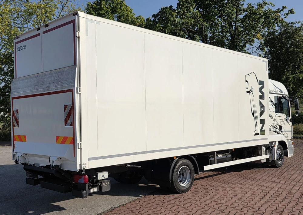 MAN TGL 12.250 / KONTENER / IZOTERMA / WINDA / 2019R / EURO 6 / PEŁEN SERWIS / 6 TON ŁADOWNOŚĆ / SPROWADZONY / ZADBANY / JAK NOWY / KSIĄŻKA SERWISOWA / E6 / 17 PALET - Камион фургон: снимка 4 MAN TGL 12.250 / KONTENER / IZOTERMA / WINDA / 2019R / EURO 6 / PEŁEN SERWIS / 6 TON ŁADOWNOŚĆ / SPROWADZONY / ZADBANY / JAK NOWY / KSIĄŻKA SERWISOWA / E6 / 17 PALET - Камион фургон: снимка 4