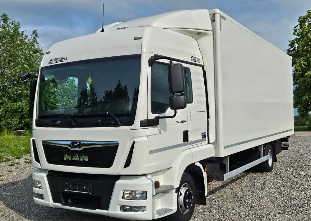 MAN TGL 12.250 / KONTENER / IZOTERMA / WINDA / 2019R / EURO 6 / PEŁEN SERWIS / 6 TON ŁADOWNOŚĆ / SPROWADZONY / ZADBANY / JAK NOWY / KSIĄŻKA SERWISOWA / E6 / 17 PALET - Камион фургон: снимка 2 MAN TGL 12.250 / KONTENER / IZOTERMA / WINDA / 2019R / EURO 6 / PEŁEN SERWIS / 6 TON ŁADOWNOŚĆ / SPROWADZONY / ZADBANY / JAK NOWY / KSIĄŻKA SERWISOWA / E6 / 17 PALET - Камион фургон: снимка 2