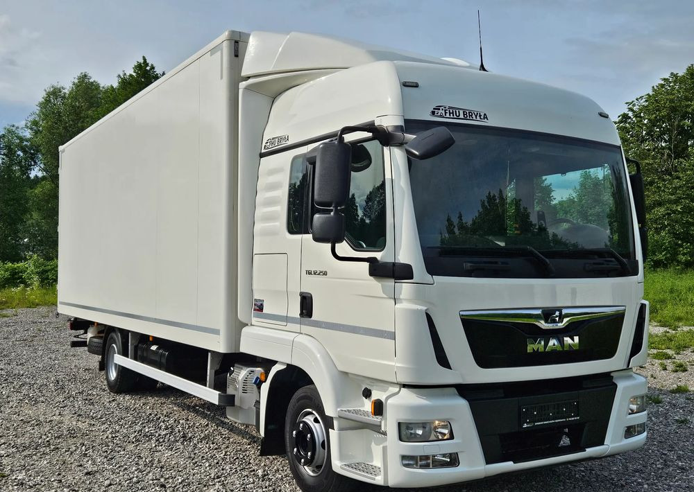 MAN TGL 12.250 / KONTENER / IZOTERMA / WINDA / 2019R / EURO 6 / PEŁEN SERWIS / 6 TON ŁADOWNOŚĆ / SPROWADZONY / ZADBANY / JAK NOWY / KSIĄŻKA SERWISOWA / E6 / 17 PALET - Камион фургон: снимка 1 MAN TGL 12.250 / KONTENER / IZOTERMA / WINDA / 2019R / EURO 6 / PEŁEN SERWIS / 6 TON ŁADOWNOŚĆ / SPROWADZONY / ZADBANY / JAK NOWY / KSIĄŻKA SERWISOWA / E6 / 17 PALET - Камион фургон: снимка 1