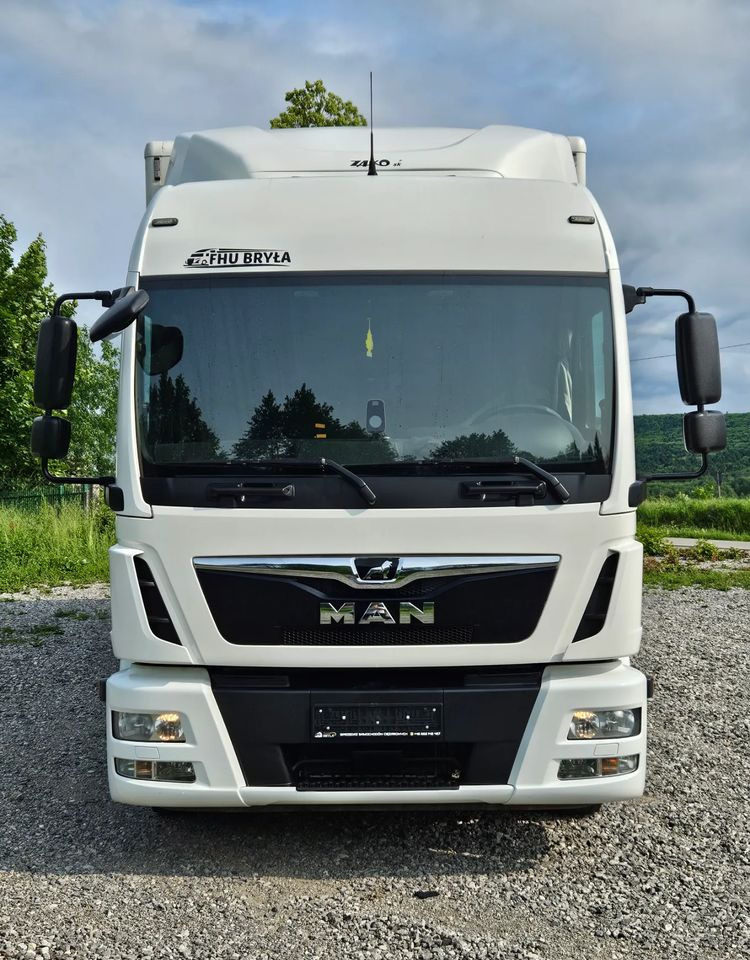 MAN TGL 12.250 / KONTENER / IZOTERMA / WINDA / 2019R / EURO 6 / PEŁEN SERWIS / 6 TON ŁADOWNOŚĆ / SPROWADZONY / ZADBANY / JAK NOWY / KSIĄŻKA SERWISOWA / E6 / 17 PALET - Камион фургон: снимка 3 MAN TGL 12.250 / KONTENER / IZOTERMA / WINDA / 2019R / EURO 6 / PEŁEN SERWIS / 6 TON ŁADOWNOŚĆ / SPROWADZONY / ZADBANY / JAK NOWY / KSIĄŻKA SERWISOWA / E6 / 17 PALET - Камион фургон: снимка 3