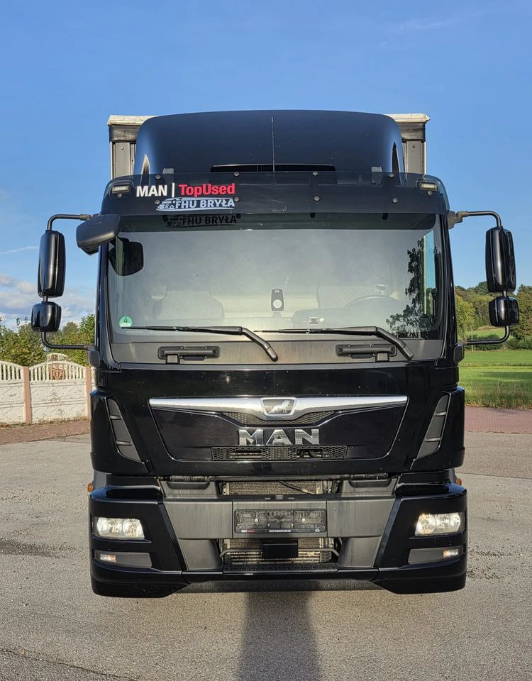 MAN TGM 12.290 / 15.290 / E6/ FIRANKA /BOCZNE DRZWI / BURTO-FIRANKA / 18PALET / WINDA / NISKI PRZEBIEG / 2018/ CAŁY NA PODUSZKACH / SERWISOWANY - Камион с брезент: снимка 3 MAN TGM 12.290 / 15.290 / E6/ FIRANKA /BOCZNE DRZWI / BURTO-FIRANKA / 18PALET / WINDA / NISKI PRZEBIEG / 2018/ CAŁY NA PODUSZKACH / SERWISOWANY - Камион с брезент: снимка 3