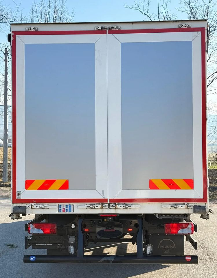 MAN TGM 15.290/E6/FIRANKA/BURTO-FIRANKA/SZKOŁA JAZDY/MAŁY ROZSTAW OSI/16PALET/WINDA/NISKI PRZEBIEG/2019/SERWISOWANY/JAK NOWY - Камион с брезент: снимка 4 MAN TGM 15.290/E6/FIRANKA/BURTO-FIRANKA/SZKOŁA JAZDY/MAŁY ROZSTAW OSI/16PALET/WINDA/NISKI PRZEBIEG/2019/SERWISOWANY/JAK NOWY - Камион с брезент: снимка 4