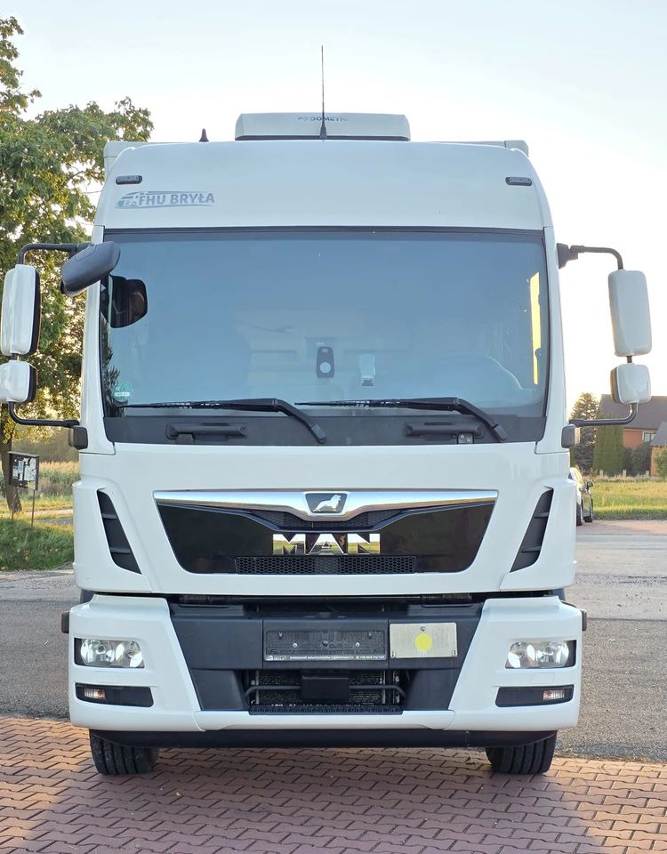 MAN TGM 15.290 / TGL / KONTENER / IZOTERMA / WINDA / KLIMA POSTOJOWA / 2019R / EURO 6 / PEŁEN SERWIS / 8200KG ŁADOWNOŚĆ / SPROWADZONY / ZADBANY / JAK NOWY / KSIĄŻKA SERWISOWA / E6 / 18 PALET - Камион фургон: снимка 3 MAN TGM 15.290 / TGL / KONTENER / IZOTERMA / WINDA / KLIMA POSTOJOWA / 2019R / EURO 6 / PEŁEN SERWIS / 8200KG ŁADOWNOŚĆ / SPROWADZONY / ZADBANY / JAK NOWY / KSIĄŻKA SERWISOWA / E6 / 18 PALET - Камион фургон: снимка 3