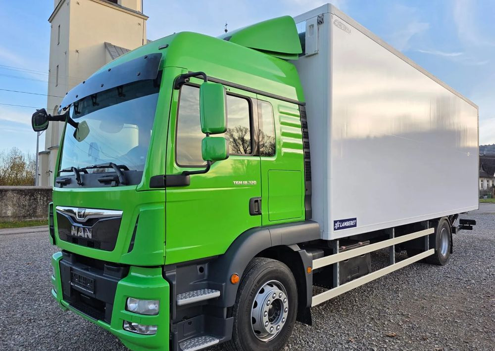 MAN TGM 18.320 / 18.290 / 15.290 / IZOTERMA / WINDA / 19PALET / E6 / 08.2018 / LIFT / SPROWADZONY / AUTOMAT / SYPIALKA / PIERWSZY WŁAŚCICIEL / BOCZNE DRZWI / STAN BARDZO DOBRY - Рефрижератор камион: снимка 2 MAN TGM 18.320 / 18.290 / 15.290 / IZOTERMA / WINDA / 19PALET / E6 / 08.2018 / LIFT / SPROWADZONY / AUTOMAT / SYPIALKA / PIERWSZY WŁAŚCICIEL / BOCZNE DRZWI / STAN BARDZO DOBRY - Рефрижератор камион: снимка 2