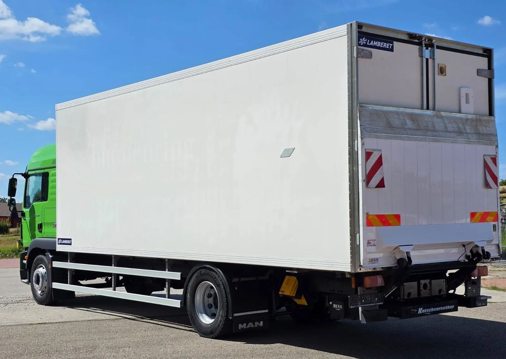 MAN TGM 18.340 / 18.290 / 15.290 / IZOTERMA / WINDA / 19PALET /E6 / SPROWADZONY / AUTOMAT / SYPIALKA / PIERWSZY WŁAŚCICIEL / BOCZNE DRZWI / STAN BARDZO DOBRY - Рефрижератор камион: снимка 4 MAN TGM 18.340 / 18.290 / 15.290 / IZOTERMA / WINDA / 19PALET /E6 / SPROWADZONY / AUTOMAT / SYPIALKA / PIERWSZY WŁAŚCICIEL / BOCZNE DRZWI / STAN BARDZO DOBRY - Рефрижератор камион: снимка 4