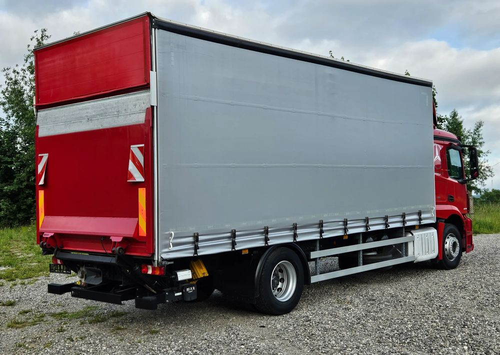 Mercedes-Benz ACTROS 1830/1827/1832/FIRANKA/WINDA/18 EUROPALET/AUTOMAT/Z NIEMIEC/2017/DUŻA ŁADOWNOŚĆ - Камион с брезент: снимка 4 Mercedes-Benz ACTROS 1830/1827/1832/FIRANKA/WINDA/18 EUROPALET/AUTOMAT/Z NIEMIEC/2017/DUŻA ŁADOWNOŚĆ - Камион с брезент: снимка 4