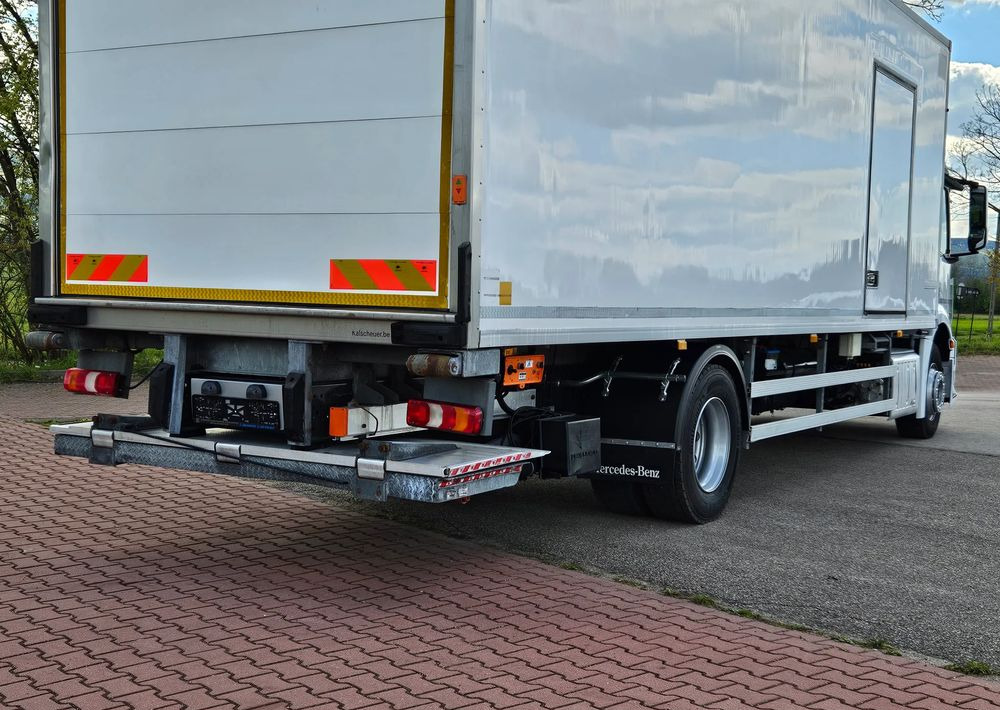 Mercedes-Benz ANTOS 1827/ACTROS/AXOR/CHŁODNIA/IZOTERMA/AGREGAT/WINDA/SUPER STAN/EURO6/SPROWADZONY - Рефрижератор камион: снимка 4 Mercedes-Benz ANTOS 1827/ACTROS/AXOR/CHŁODNIA/IZOTERMA/AGREGAT/WINDA/SUPER STAN/EURO6/SPROWADZONY - Рефрижератор камион: снимка 4