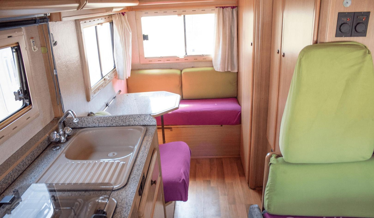 Adria 610 - Алковен кемпер: снимка 5 Adria 610 - Алковен кемпер: снимка 5