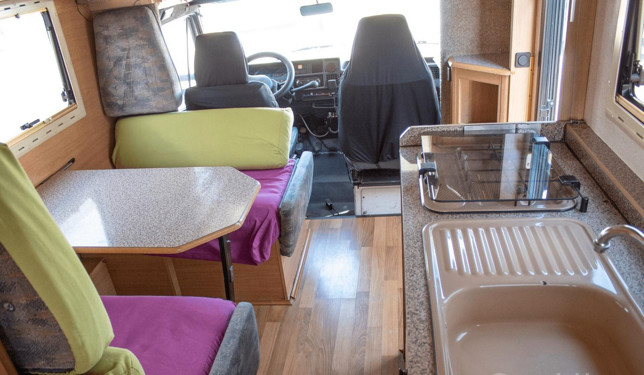 Adria 610 - Алковен кемпер: снимка 4 Adria 610 - Алковен кемпер: снимка 4