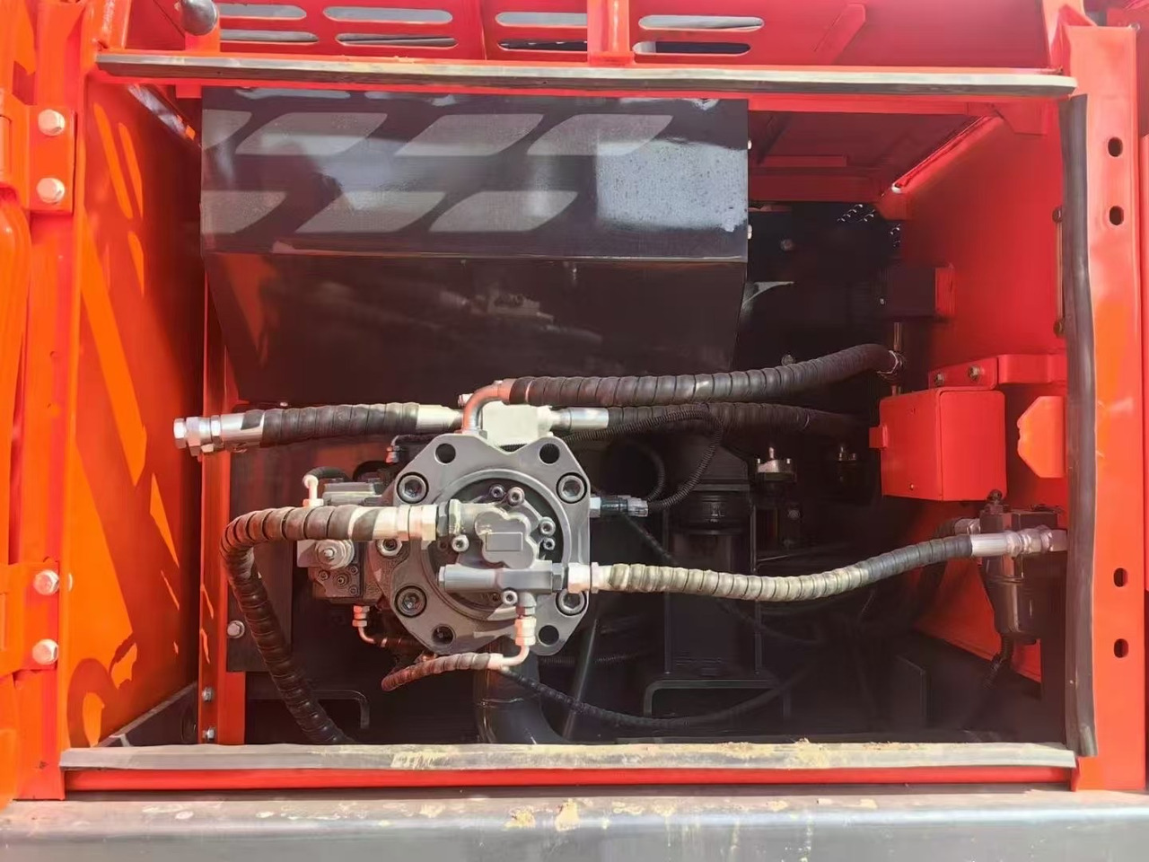 DOOSAN Dx225 - Верижен багер: снимка 4 DOOSAN Dx225 - Верижен багер: снимка 4