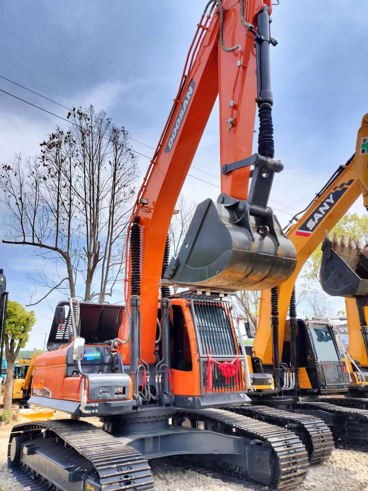 Doosan DX 300 Korea imports doosan DX300 - Верижен багер: снимка 5 Doosan DX 300 Korea imports doosan DX300 - Верижен багер: снимка 5