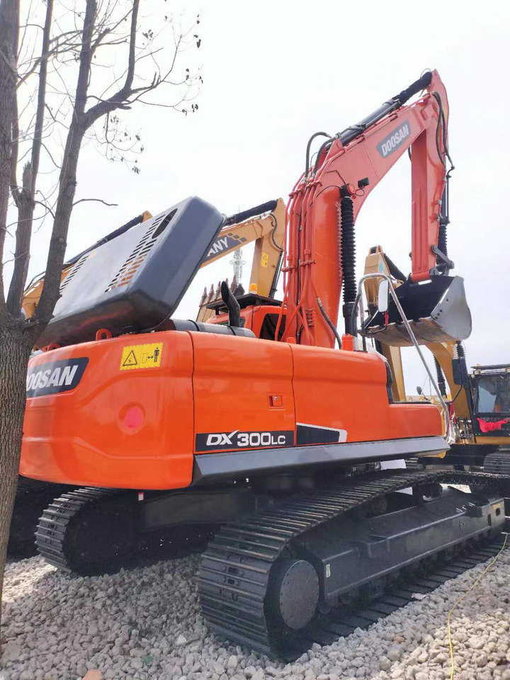 Doosan DX 300 Korea imports doosan DX300 - Верижен багер: снимка 2 Doosan DX 300 Korea imports doosan DX300 - Верижен багер: снимка 2