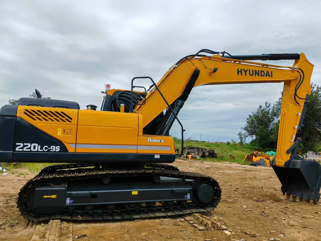 Hyundai Hyundai 220 LC-9 S - Верижен багер: снимка 1 Hyundai Hyundai 220 LC-9 S - Верижен багер: снимка 1
