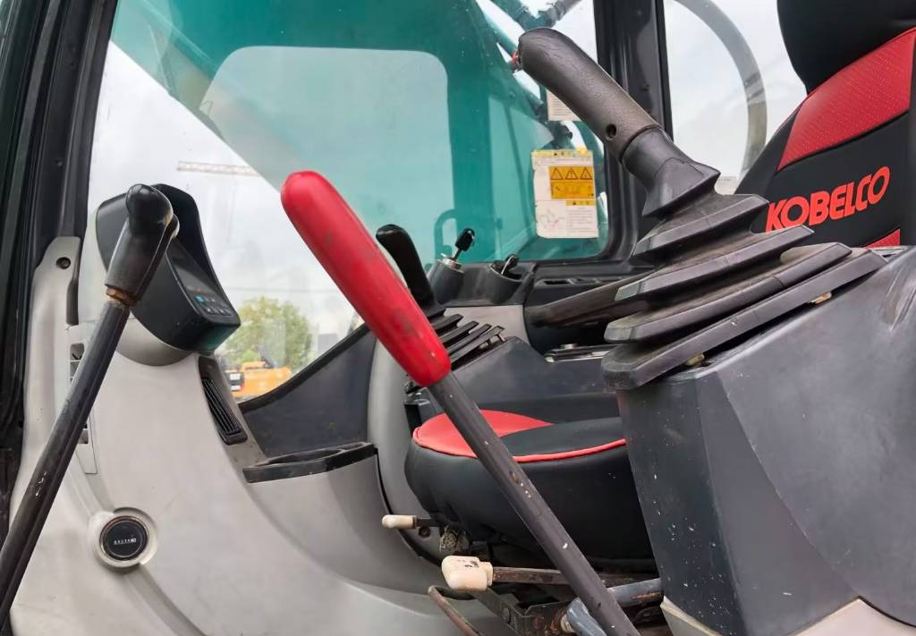 Kobelco SK 210-8 - Верижен багер: снимка 5 Kobelco SK 210-8 - Верижен багер: снимка 5