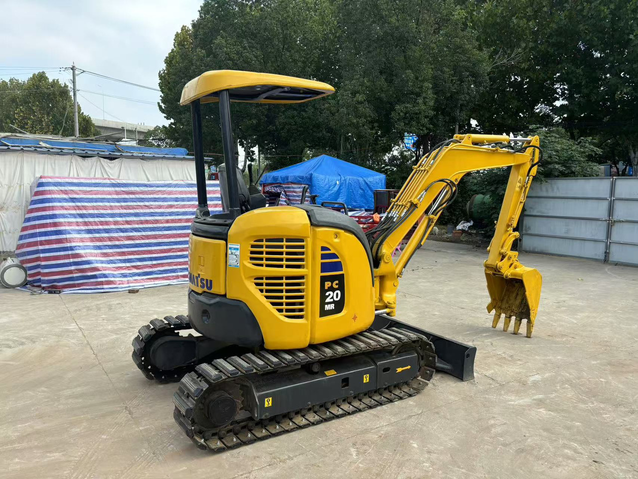 Komatsu Komatsu 20, Komatsu 20 - Мини багер: снимка 1 Komatsu Komatsu 20, Komatsu 20 - Мини багер: снимка 1