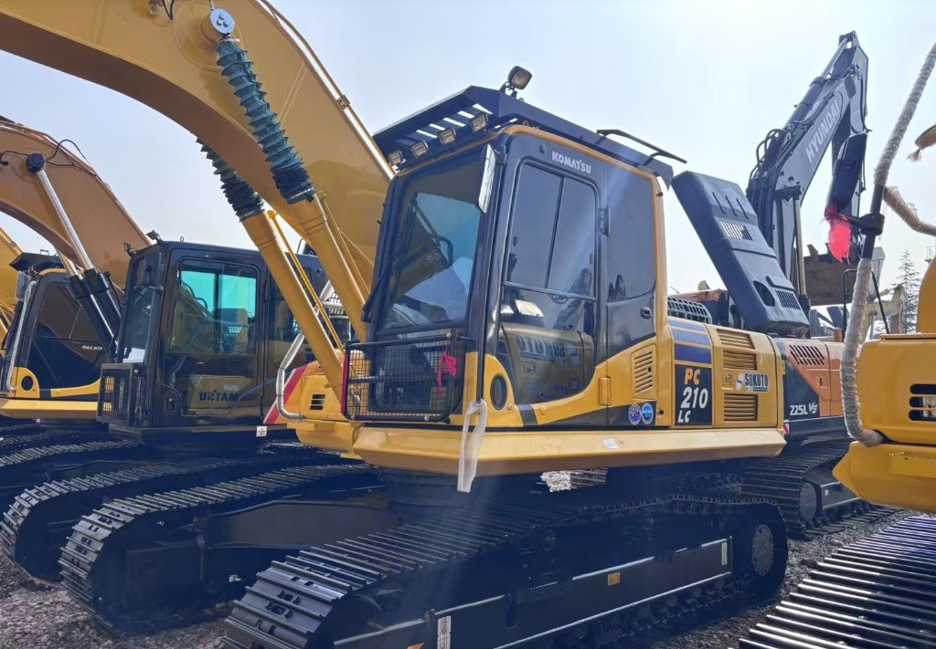 Komatsu PC 210 LC-8 - Верижен багер: снимка 1 Komatsu PC 210 LC-8 - Верижен багер: снимка 1
