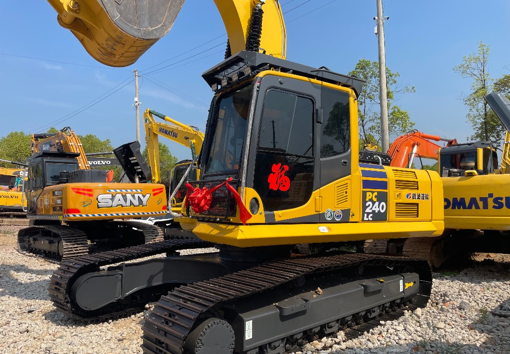 Komatsu PC 240 PC220 PC240-8 - Верижен багер: снимка 2 Komatsu PC 240 PC220 PC240-8 - Верижен багер: снимка 2
