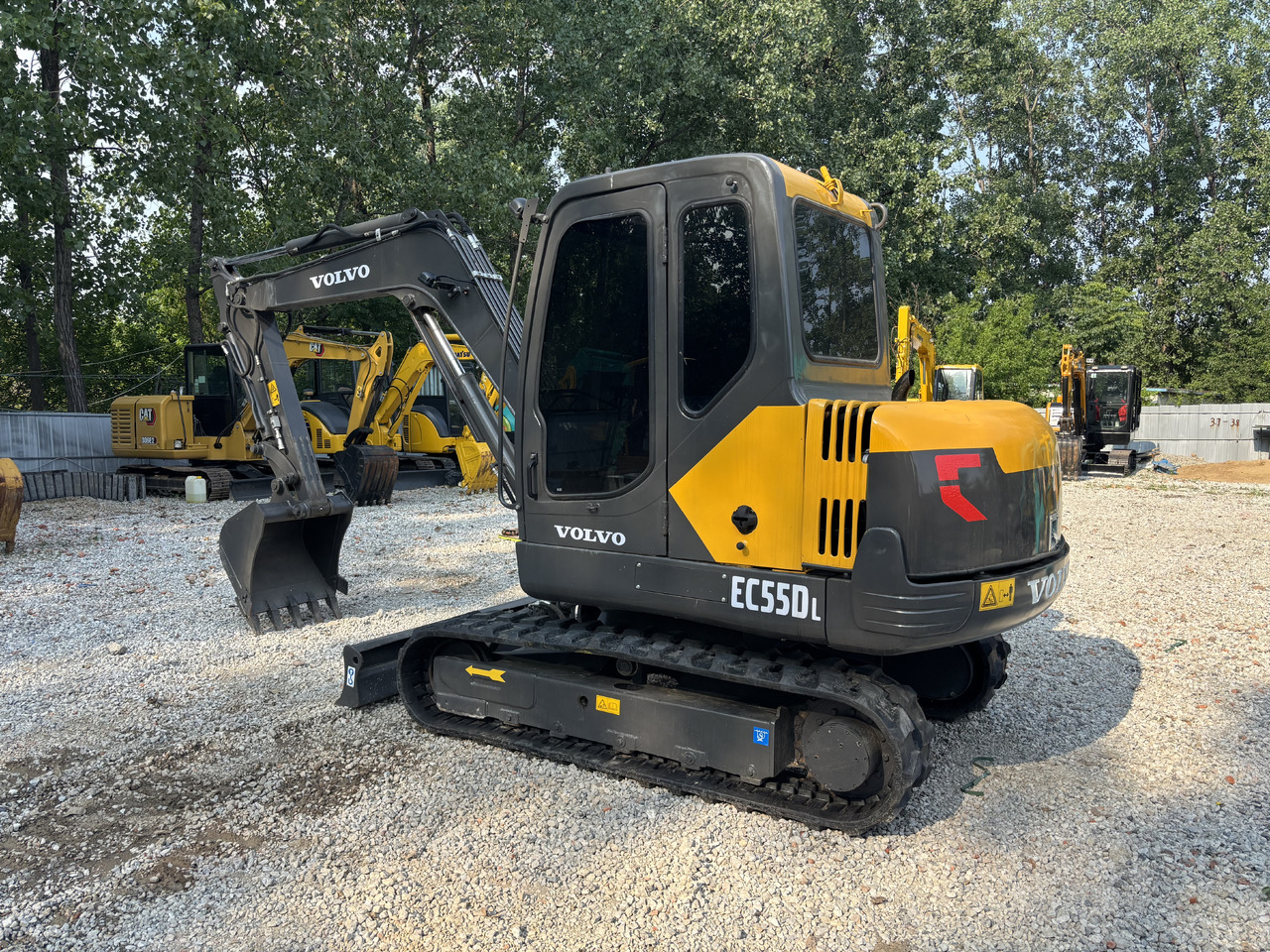 Volvo EC55D Rubber track - Мини багер: снимка 1 Volvo EC55D Rubber track - Мини багер: снимка 1