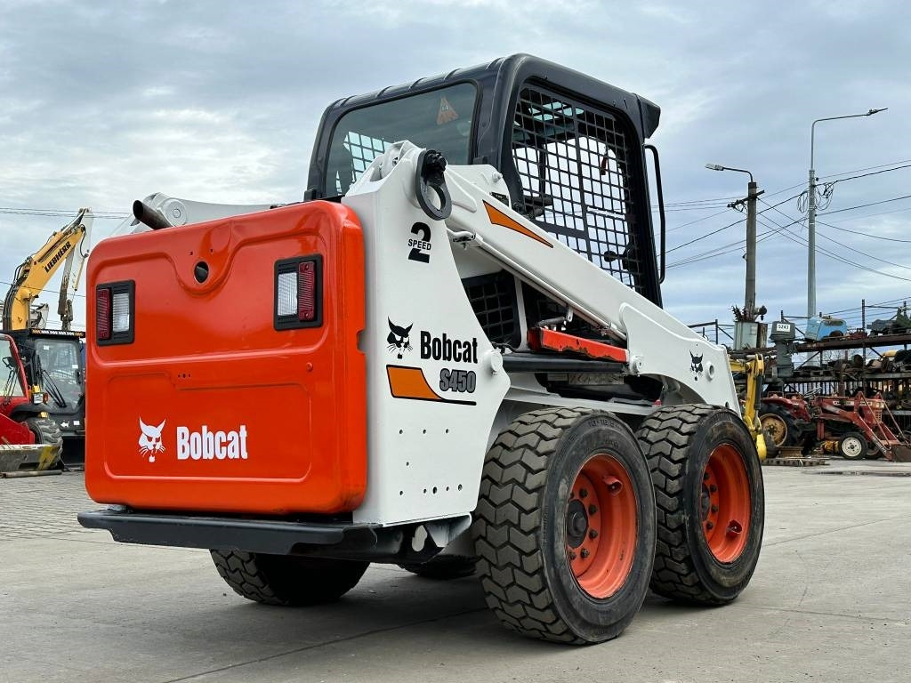 Bobcat S 450 - Мини челен товарач: снимка 4 Bobcat S 450 - Мини челен товарач: снимка 4