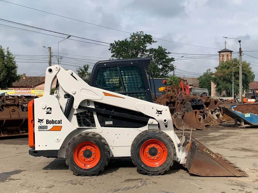 Bobcat S 570 - Мини челен товарач: снимка 5 Bobcat S 570 - Мини челен товарач: снимка 5