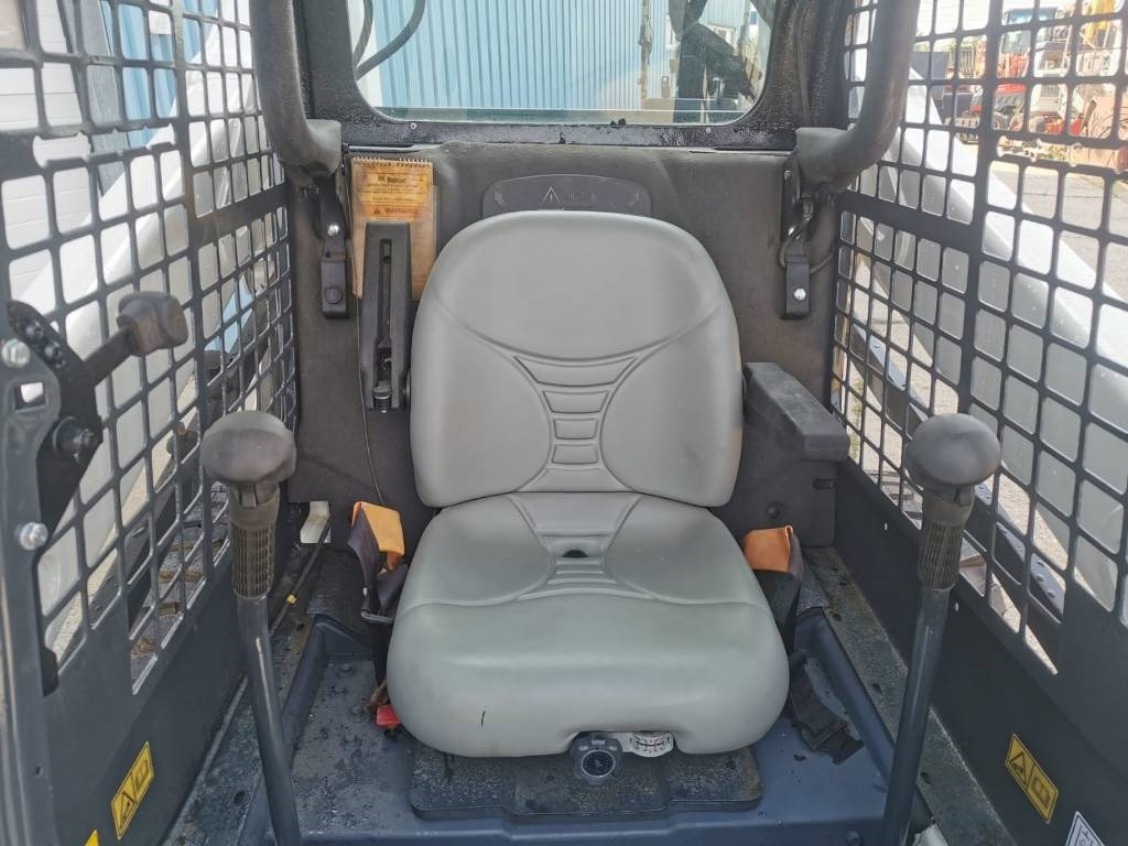 Bobcat S 570 - Мини челен товарач: снимка 3 Bobcat S 570 - Мини челен товарач: снимка 3