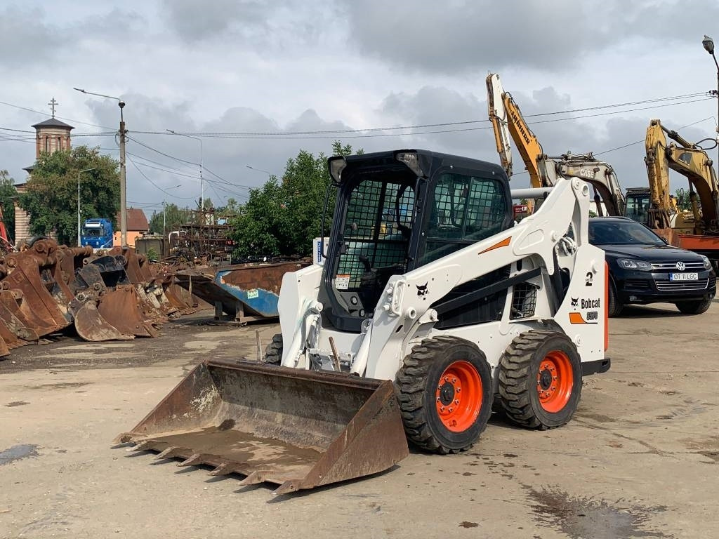 Bobcat S 570 - Мини челен товарач: снимка 1 Bobcat S 570 - Мини челен товарач: снимка 1