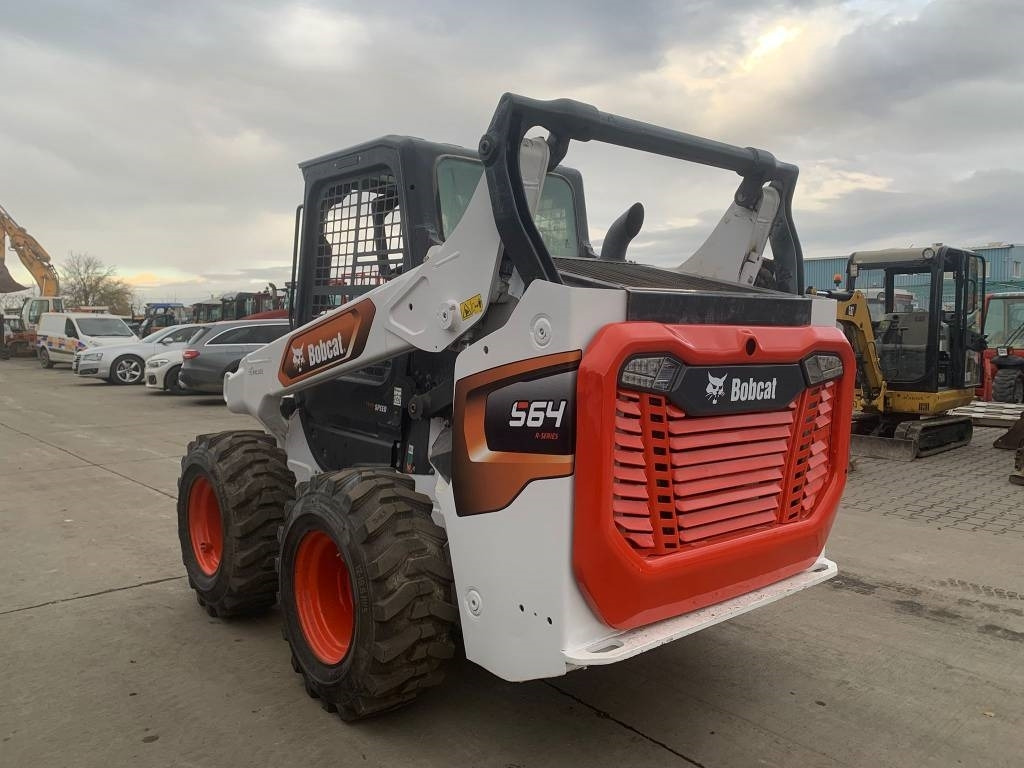 Bobcat S 64 - Мини челен товарач: снимка 4 Bobcat S 64 - Мини челен товарач: снимка 4