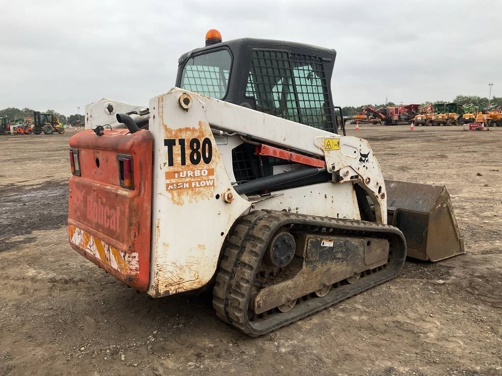 Bobcat T 180  - Мини челен товарач: снимка 4 Bobcat T 180  - Мини челен товарач: снимка 4