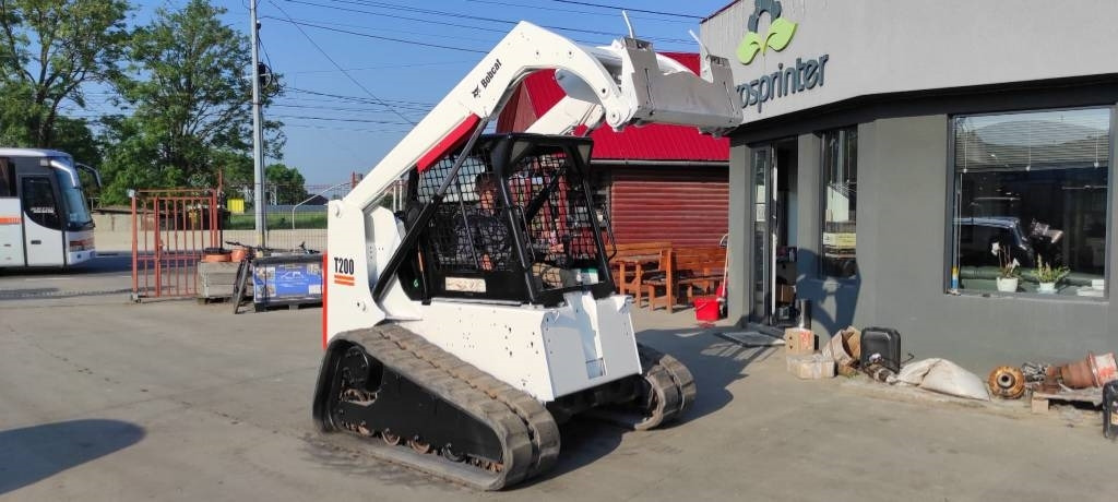 Bobcat T 200 - Мини верижен товарач: снимка 2 Bobcat T 200 - Мини верижен товарач: снимка 2