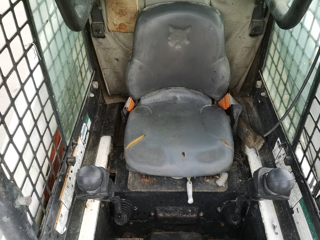 Bobcat T 200 - Мини верижен товарач: снимка 3 Bobcat T 200 - Мини верижен товарач: снимка 3