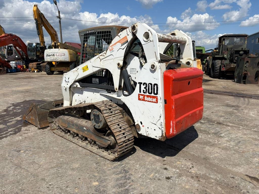 Bobcat T 300 - Мини челен товарач: снимка 3 Bobcat T 300 - Мини челен товарач: снимка 3