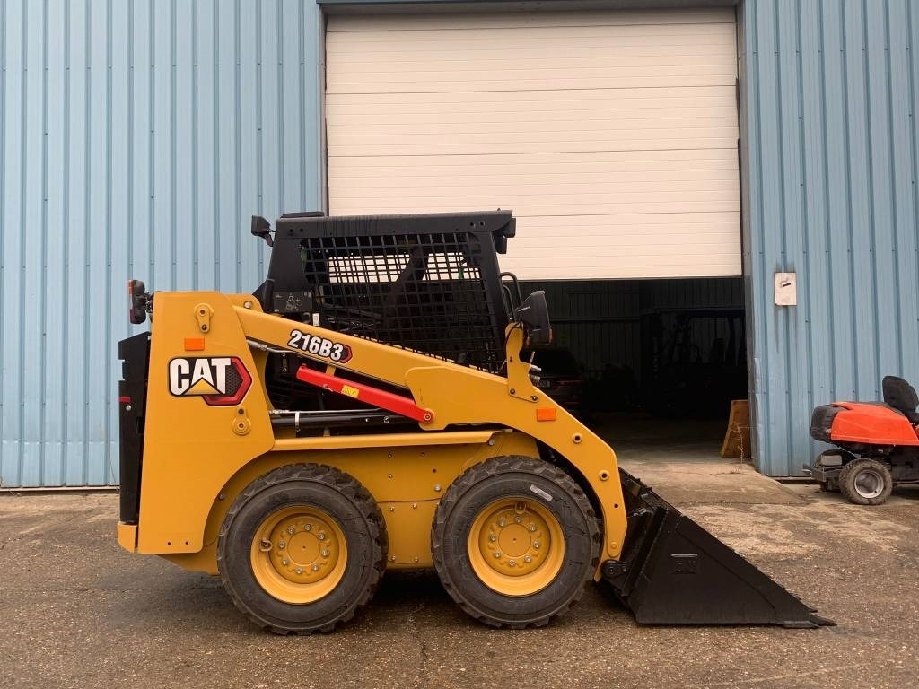 CAT 216 B 3 - Мини челен товарач: снимка 2 CAT 216 B 3 - Мини челен товарач: снимка 2