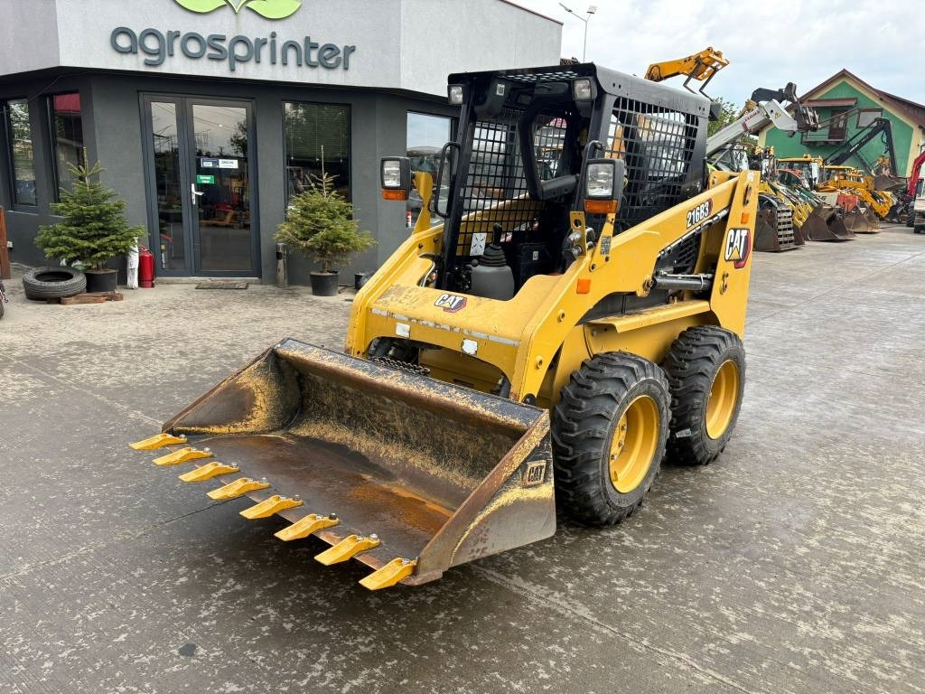 CAT 216 B 3 - Мини челен товарач: снимка 1 CAT 216 B 3 - Мини челен товарач: снимка 1