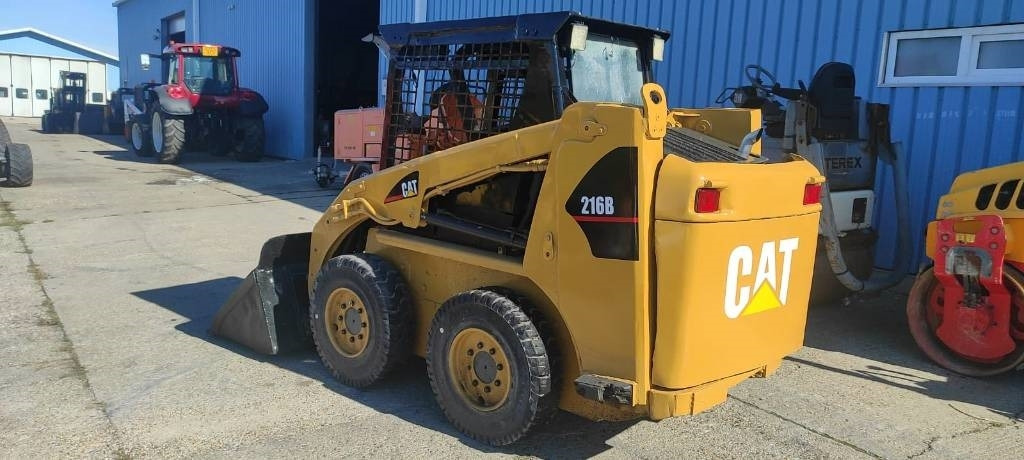 CAT 216 - Мини челен товарач: снимка 3 CAT 216 - Мини челен товарач: снимка 3