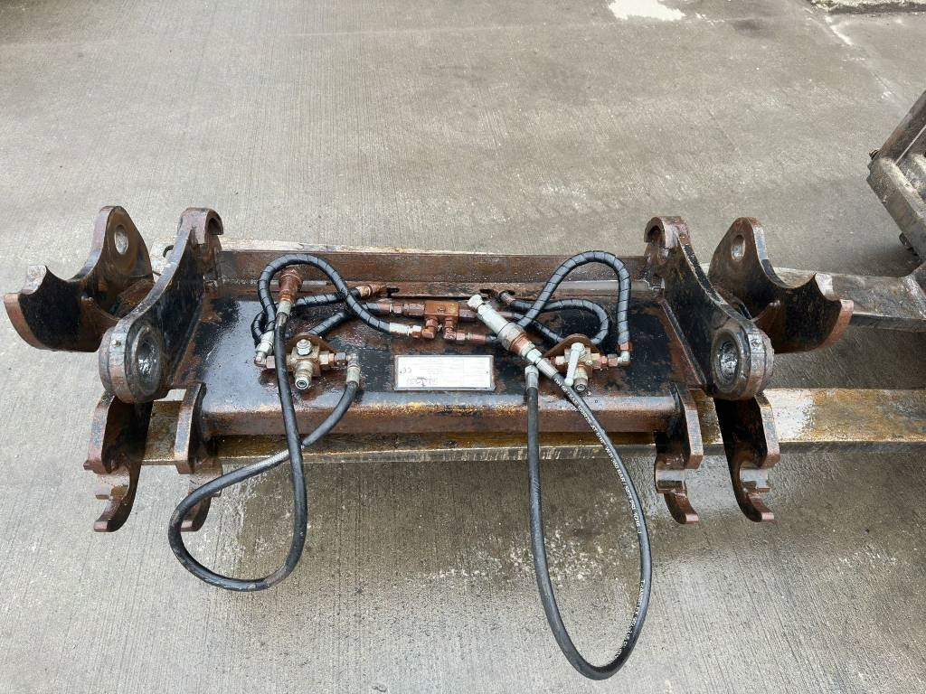 CAT Magsi Quick Coupler - Бързо сменник за Строителна техника: снимка 1 CAT Magsi Quick Coupler - Бързо сменник за Строителна техника: снимка 1